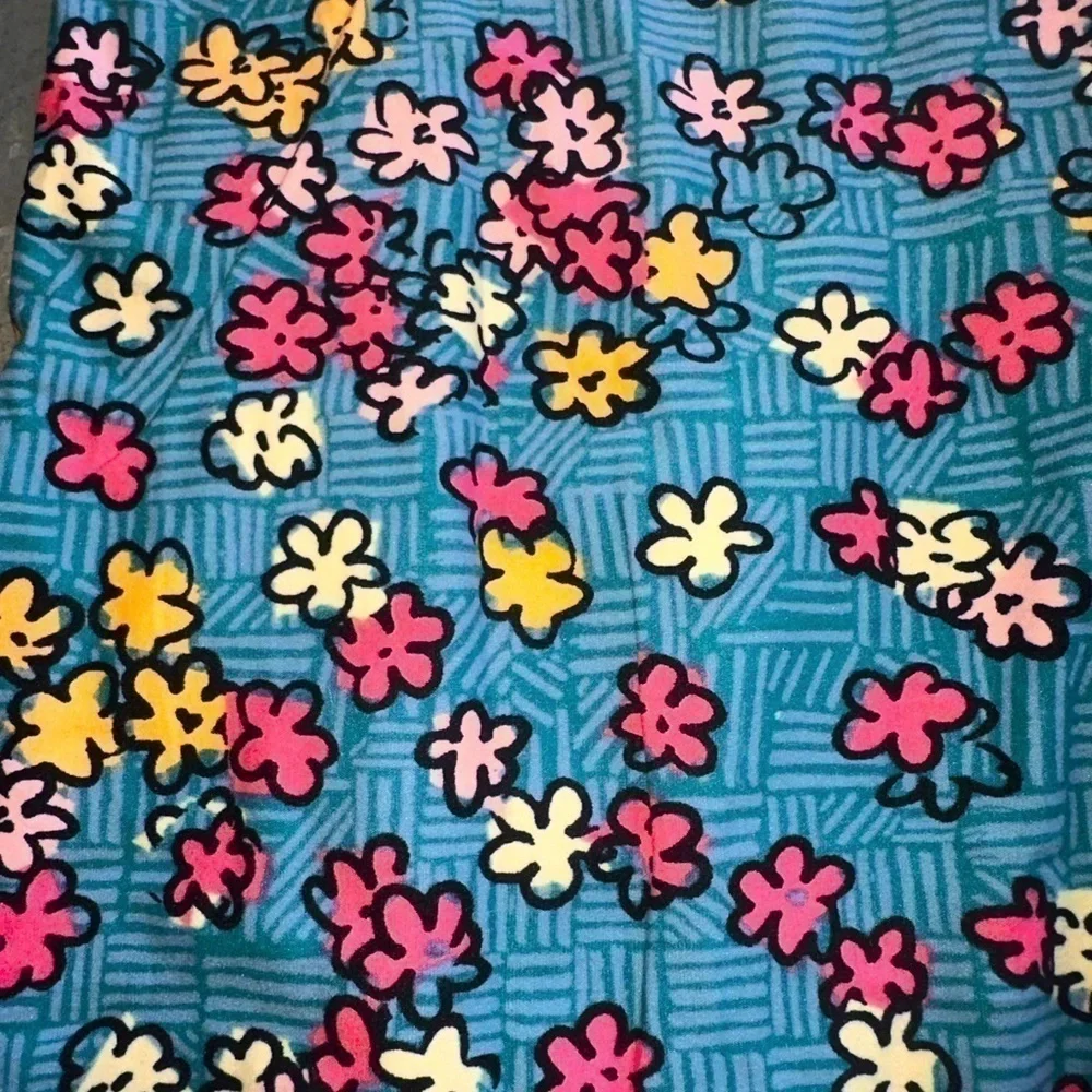 Lularoe TC blue ditsy floral legging. Perfect Summer floral! NWOT - Picture 5 of 6